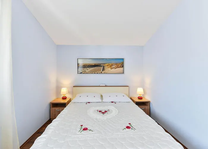 Family Friendly Apartments With A Swimming Pool Zadar - 16336