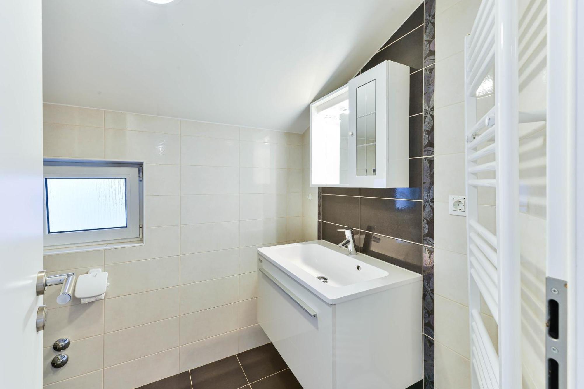 Family Friendly With A Swimming Pool - 16336 Lägenhet