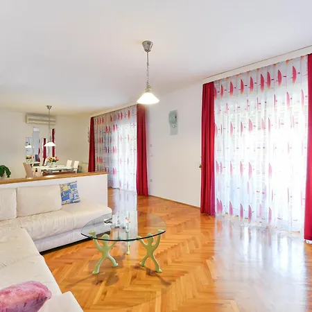 Family Friendly Apartments With A Swimming Pool Zadar - 16336 Room photo