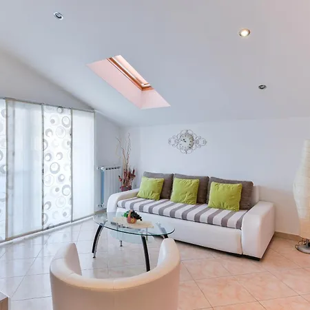 Family Friendly Apartments With A Swimming Pool Zadar - 16336 Room photo