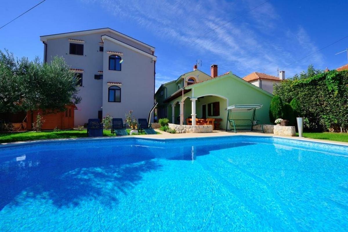 Apartman Family Friendly With A Swimming Pool - 16336 Zadar