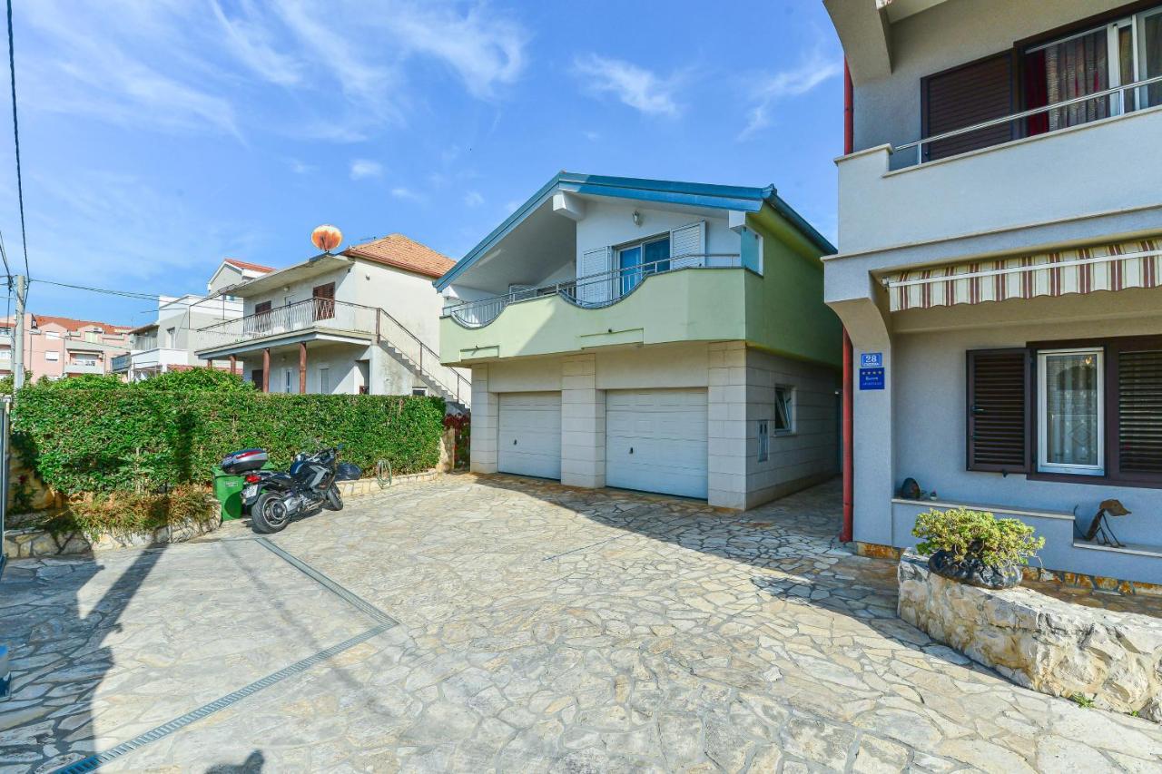 Apartman Family Friendly With A Swimming Pool - 16336