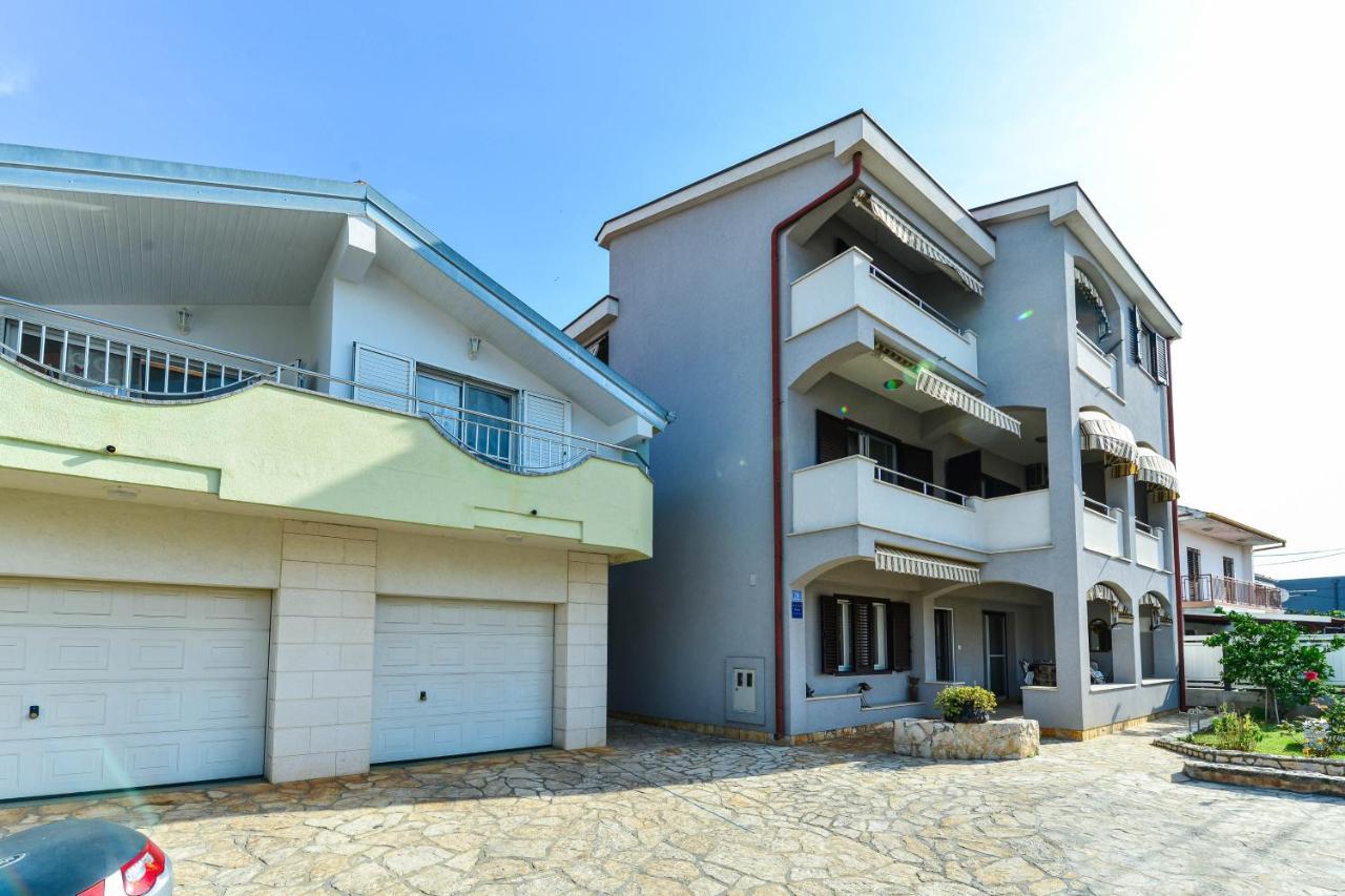 Apartman Family Friendly With A Swimming Pool - 16336 Zadar