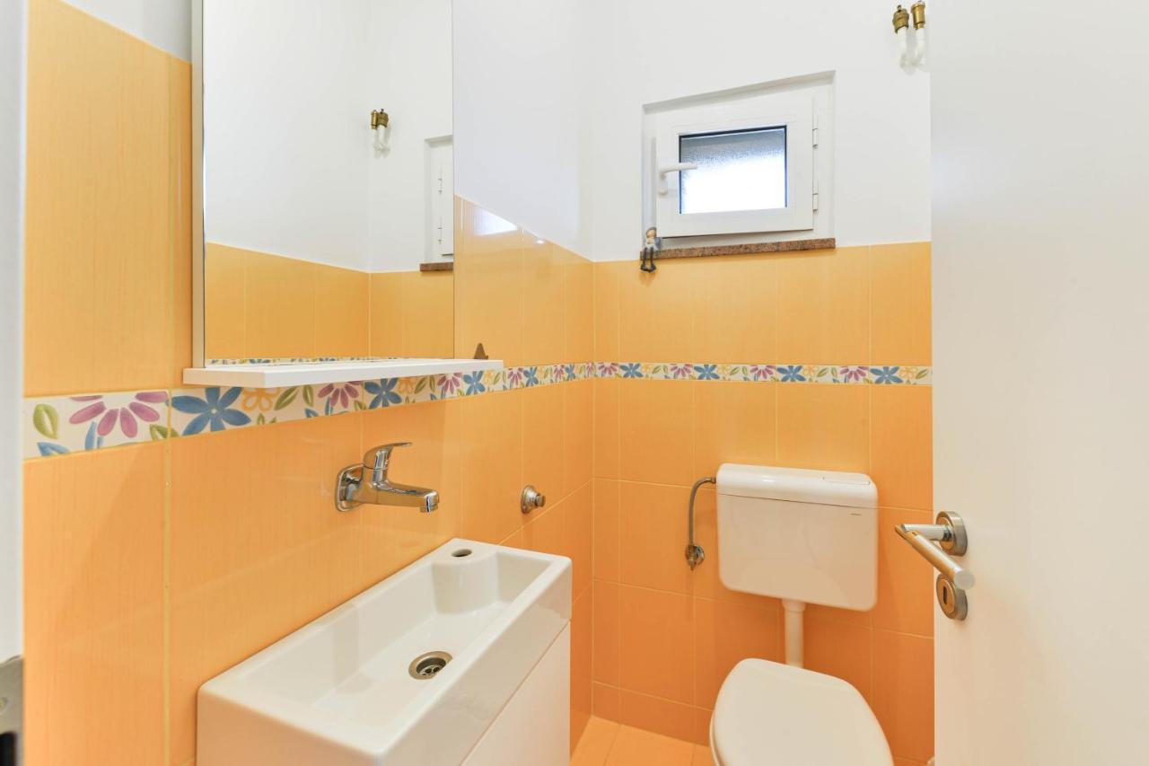 Apartman Family Friendly With A Swimming Pool - 16336