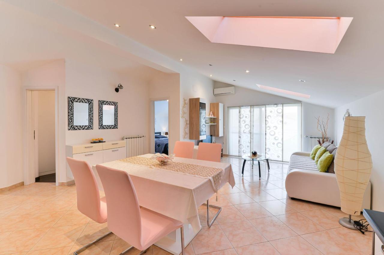 Apartman Family Friendly With A Swimming Pool - 16336 Zadar