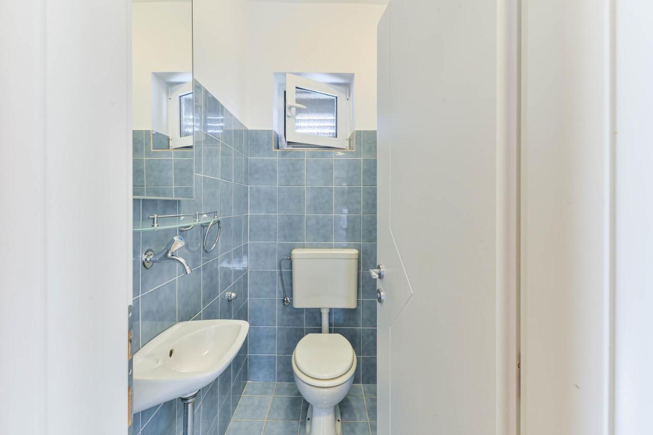 Family Friendly With A Swimming Pool - 16336 Apartman Zadar