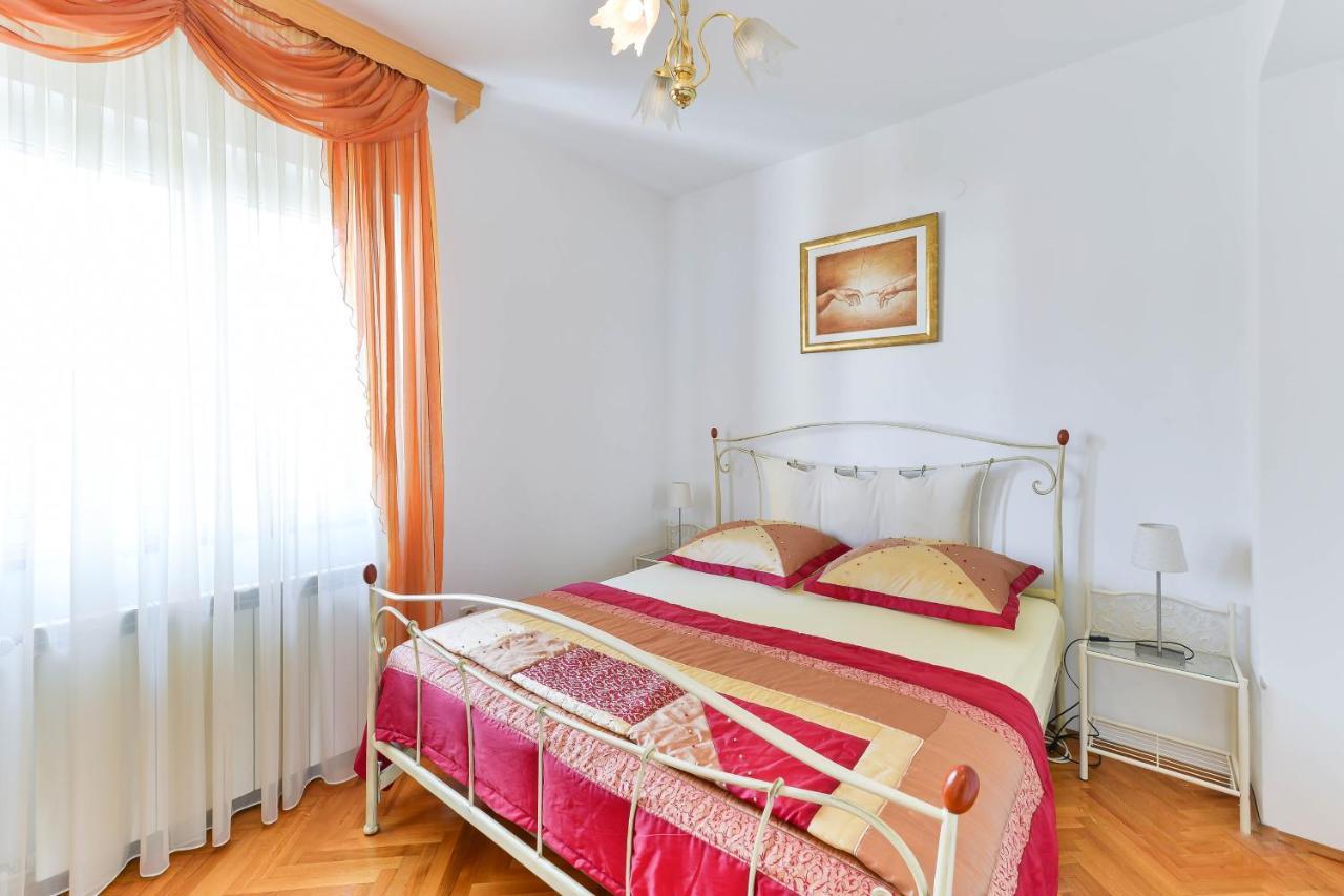Family Friendly With A Swimming Pool - 16336 Apartman Zadar