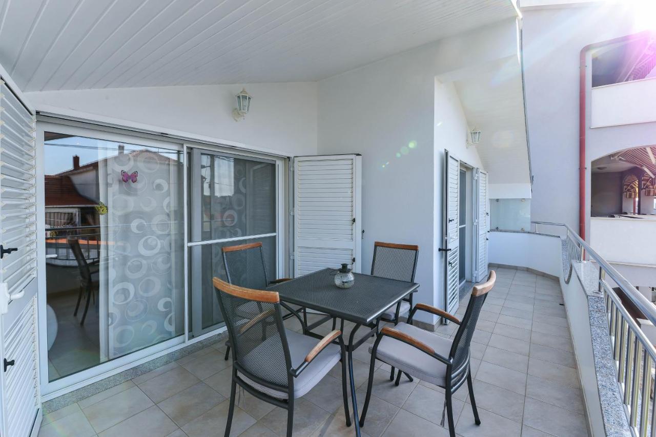 Apartman Family Friendly With A Swimming Pool - 16336 Zadar