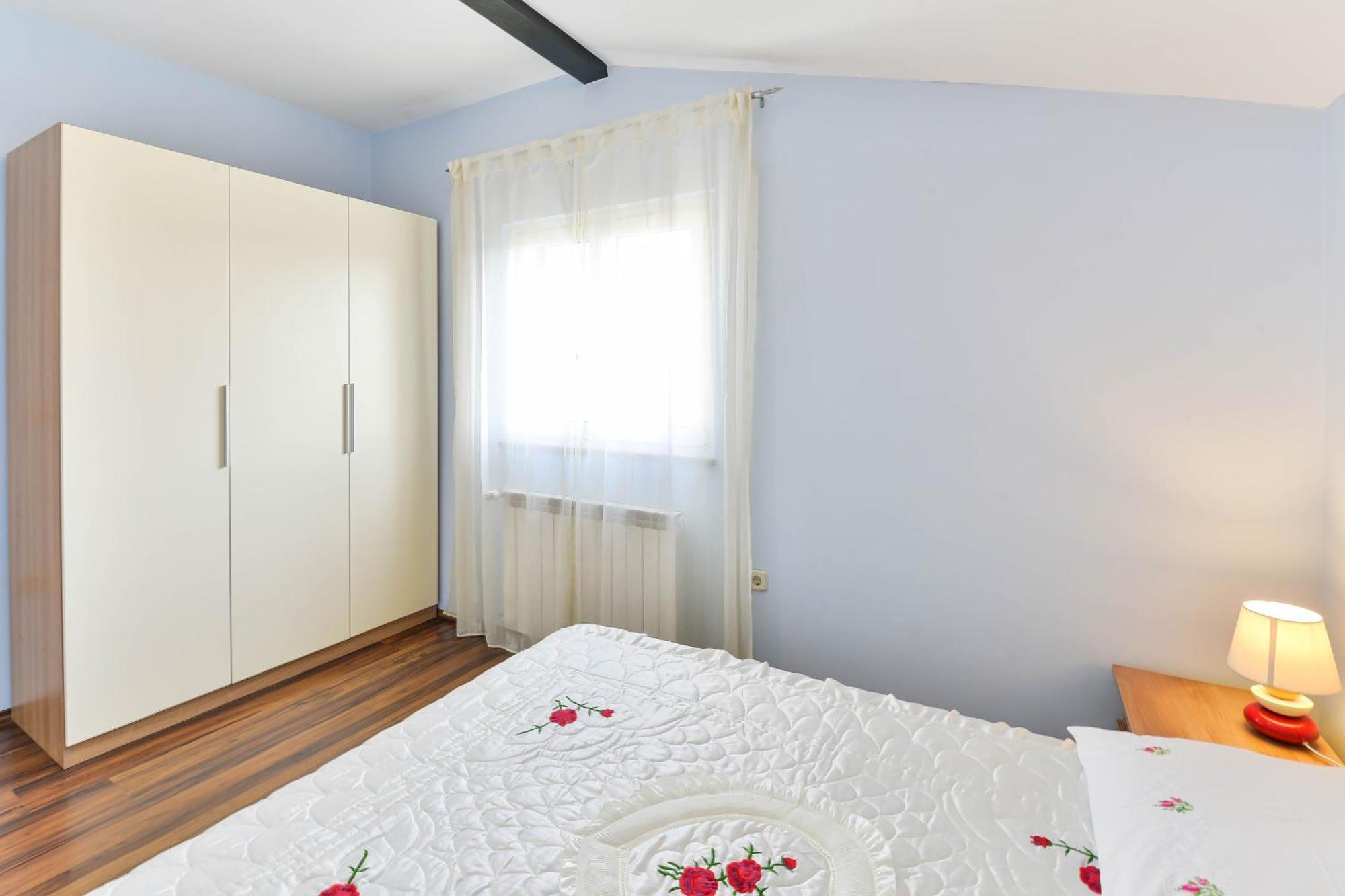 Apartman Family Friendly With A Swimming Pool - 16336 Zadar
