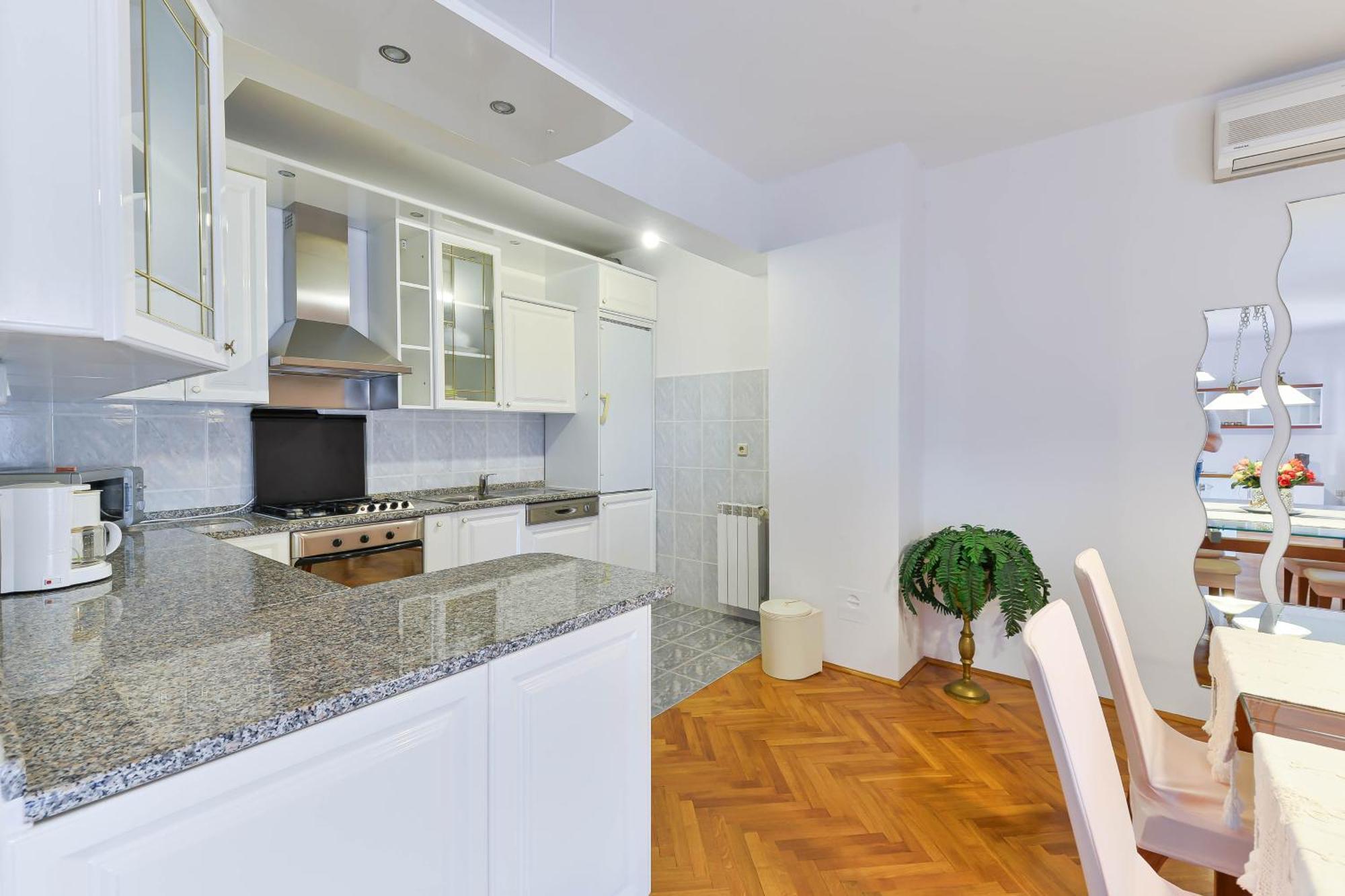 Family Friendly With A Swimming Pool - 16336 Apartman