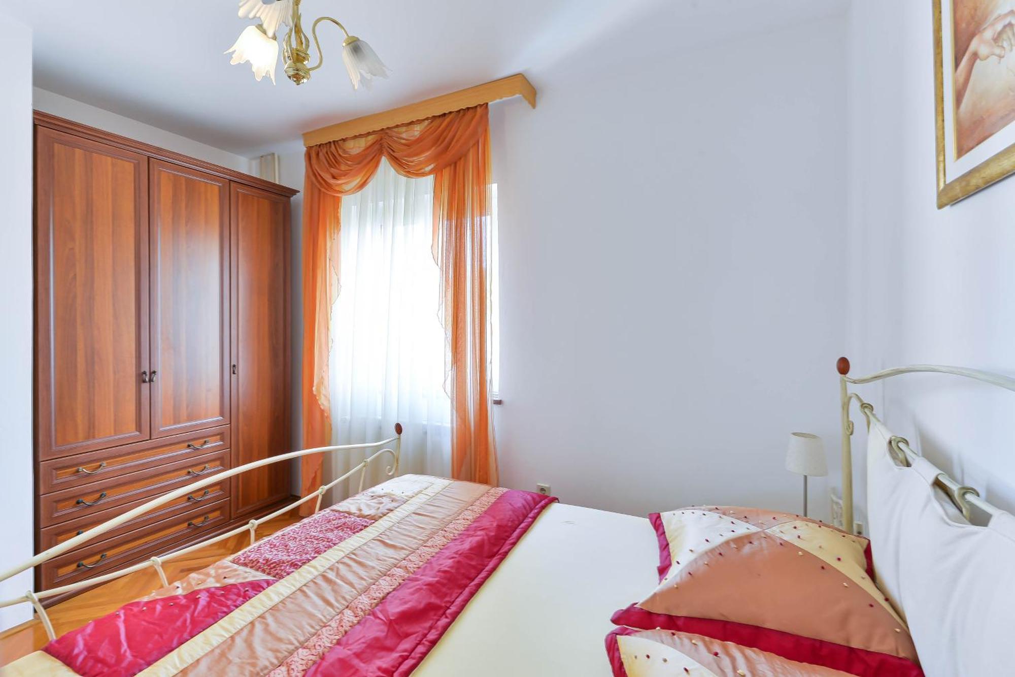 Apartman Family Friendly With A Swimming Pool - 16336 Zadar