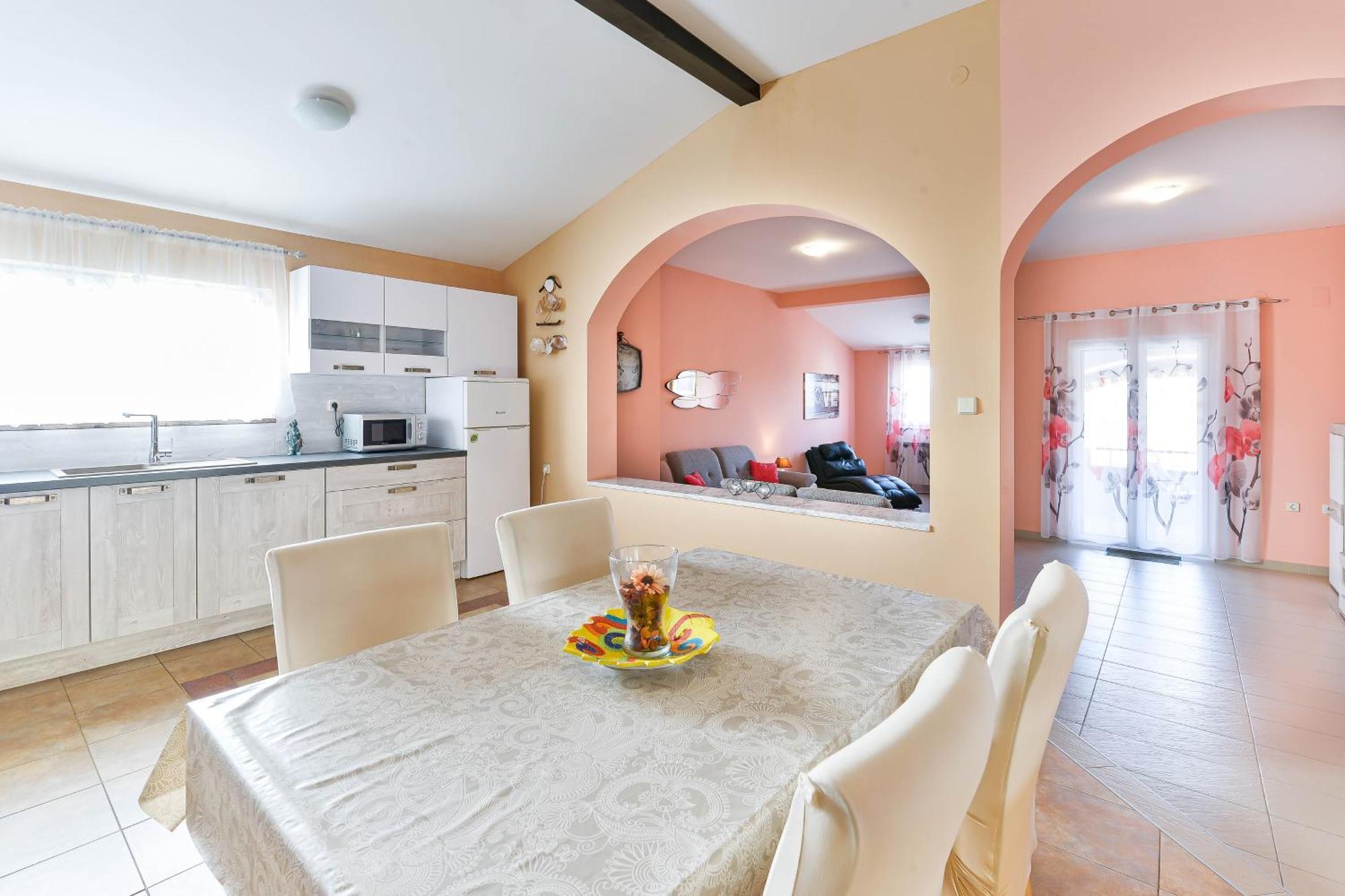 Apartman Family Friendly With A Swimming Pool - 16336 Zadar