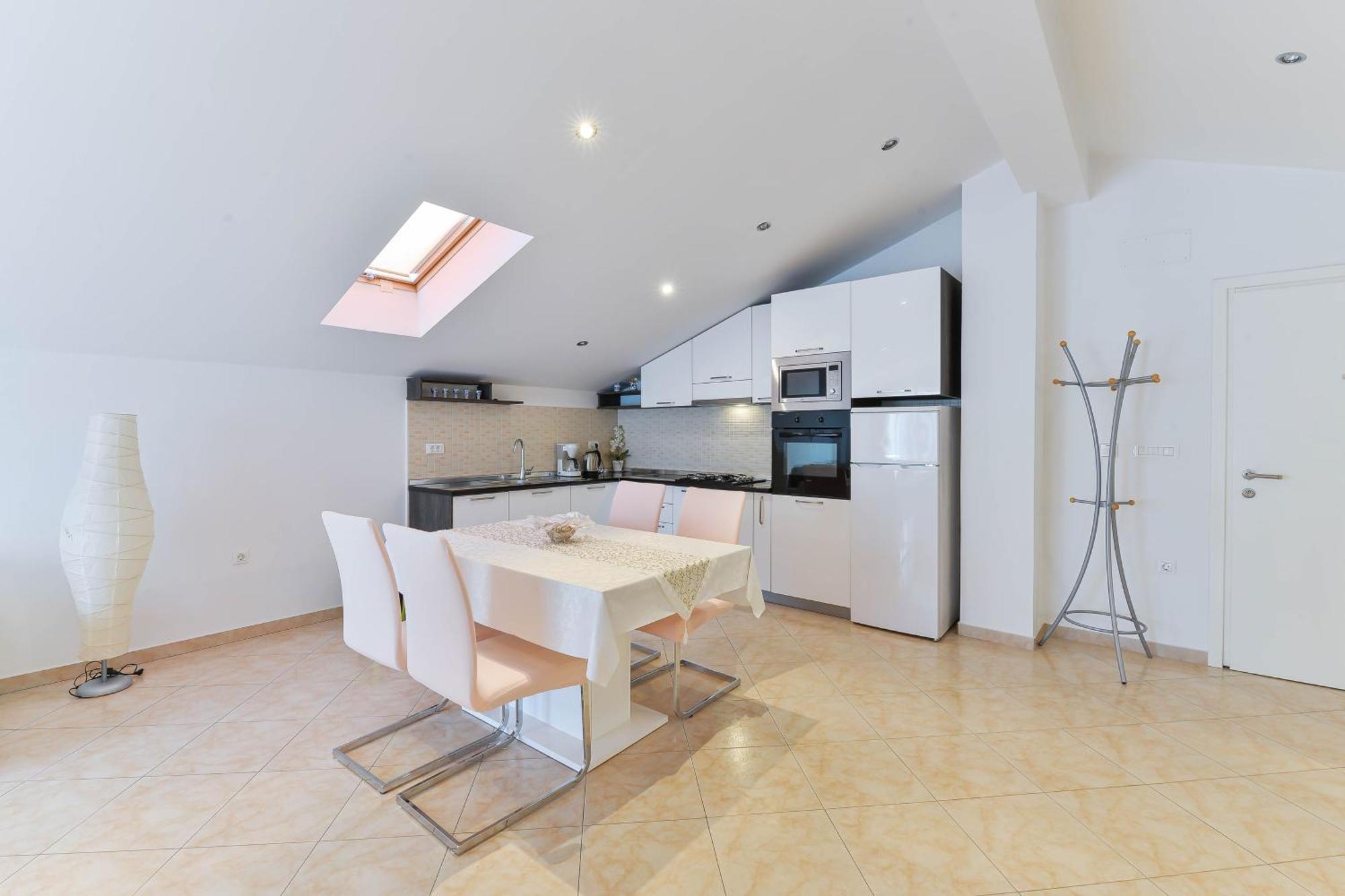 Family Friendly With A Swimming Pool - 16336 Apartman Zadar